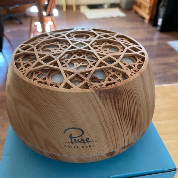 Great Christmas gift Like New Pure Daily Living Bluetooth Diffuser - Picture 7 of 7